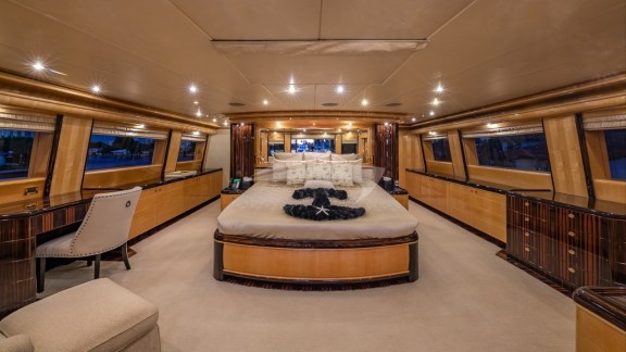 Fly bridge master stateroom