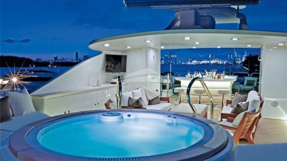 Sundeck and jacuzzi