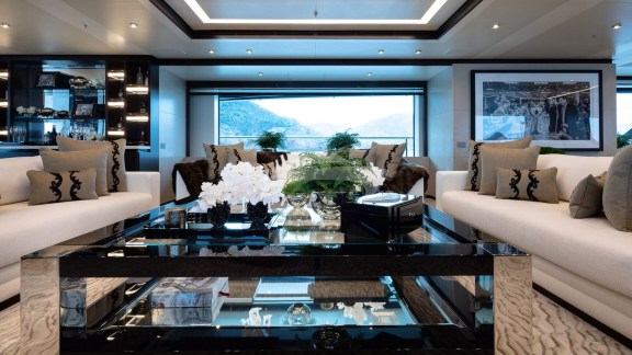 Motor Yacht TRIUMPH salon