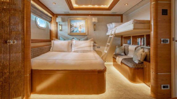 Guest cabin and Pullman out