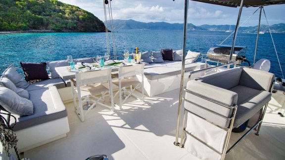 ALTESSE's popular flybridge area