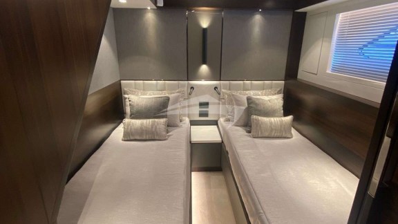 Image of LAGO PARADISE yacht #8