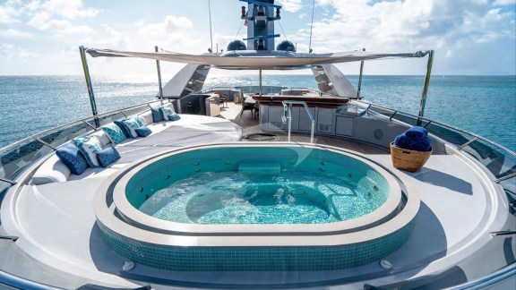 Jacuzzi on sundeck