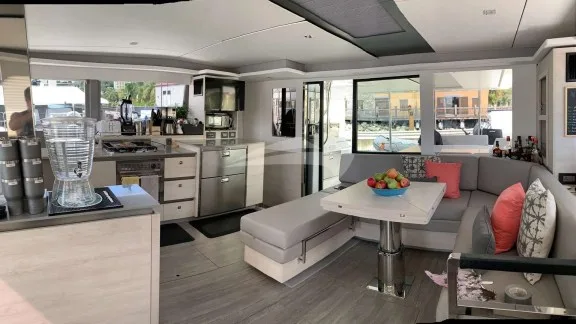 Image of CHANGES IN LATITUDES yacht #2
