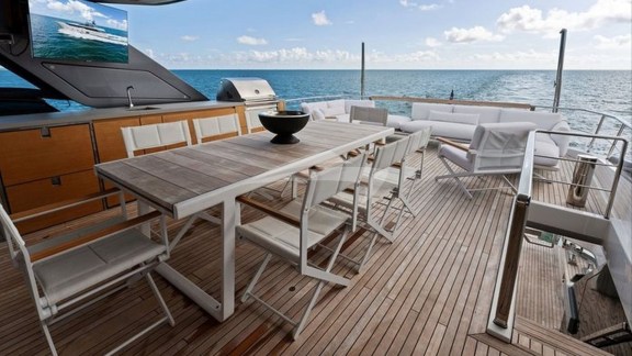 Deck Dining