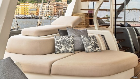 Kajikia cockpit sofa