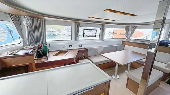 Image of OCEANS 8 yacht #5