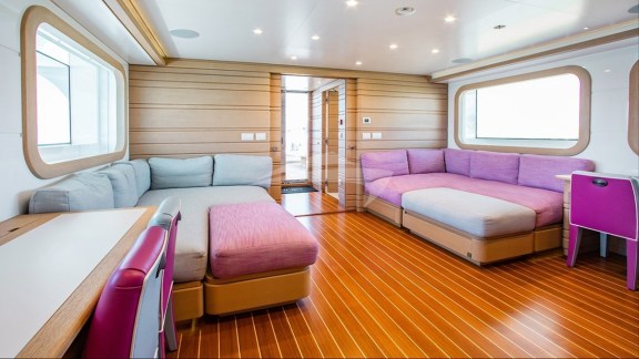 CHILDREN'S PLAYROOM / LOUNGE