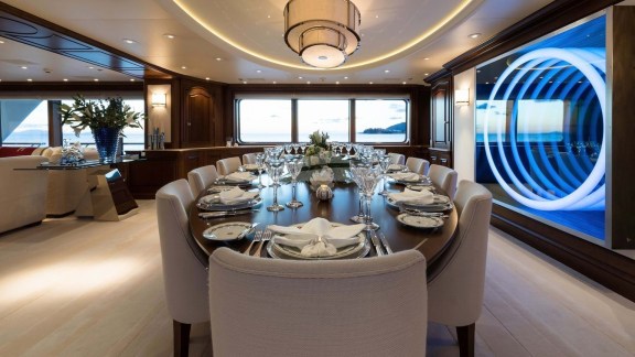 Main deck dining