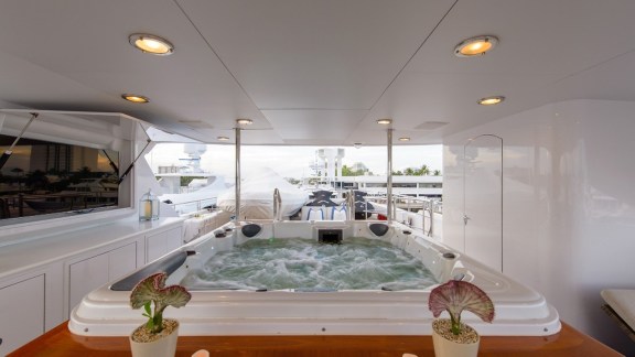 Image of FAR FROM IT yacht #30