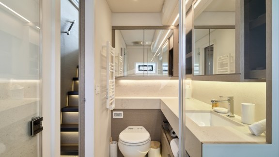 FW Guests bathroom - N. Claris picFW Guests cabin - N. Claris pic