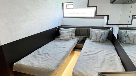 Image of CRYPTO LIFE yacht #8