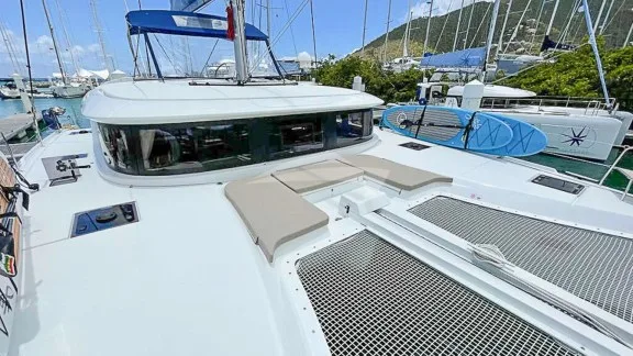Image of OCEANS 8 yacht #3