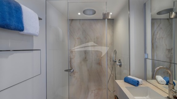 FanstasticToo-WEB-27VIP CABIN 4