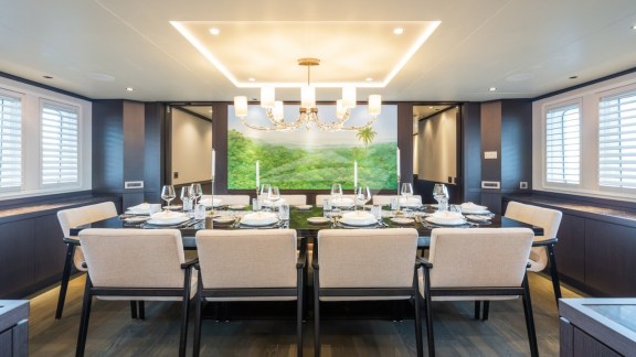 Main saloon fine dining