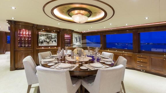 Image of FAR FROM IT yacht #4