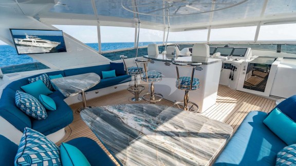 Flybridge Deck Settees and Bar