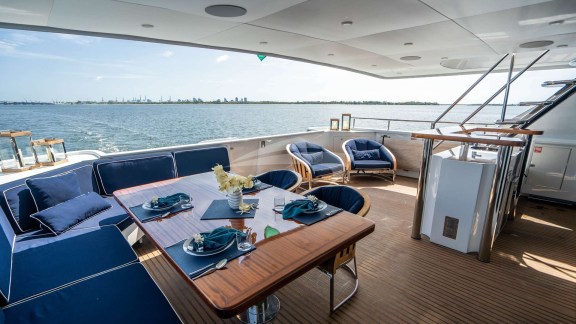 Aft deck seating