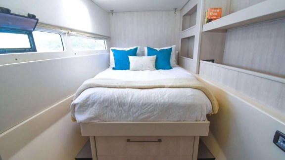 Image of BAREFOOT COWBOY yacht #18