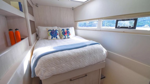 Image of BAREFOOT COWBOY yacht #16