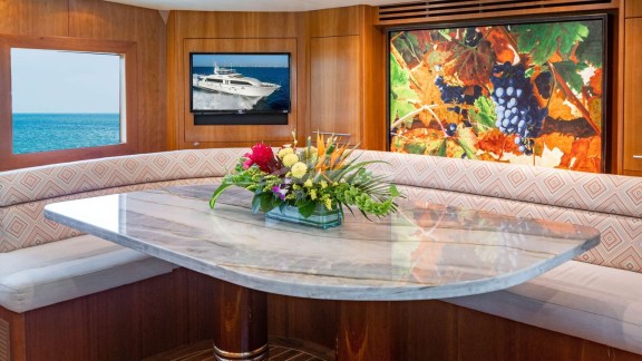 Country Galley Settee