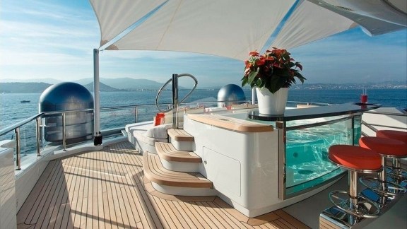 Jacuzzi and sundeck