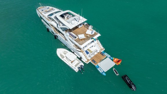 Image of 4 PLAY yacht #30