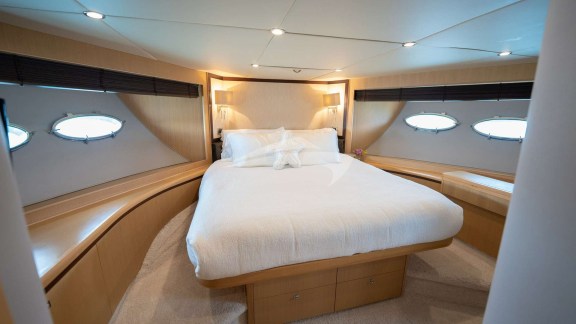 Image of NO CURFEW yacht #8