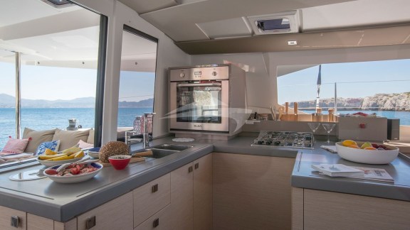 Image of RISE yacht #3