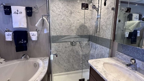 Image of LADY B yacht #9