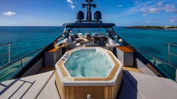Deck Jacuzzi