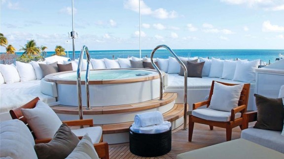 Sundeck and jacuzzi
