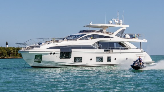 Image of 4 PLAY yacht #28