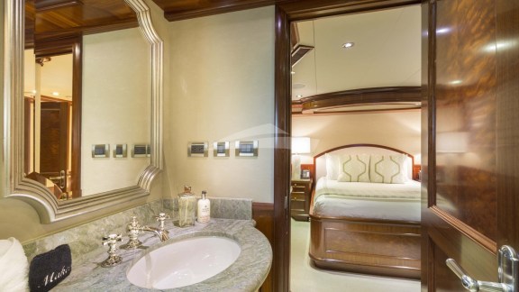 Image of FAR FROM IT yacht #13