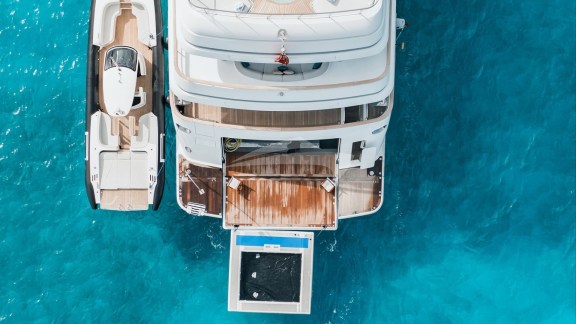 BEACH CLUB & SWIM PLATFORM