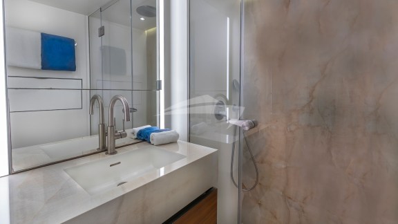 FanstasticToo-WEB-32TRIPLE CABIN5