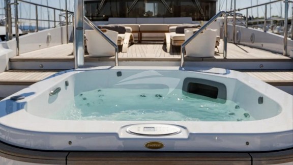 Deck Jacuzzi