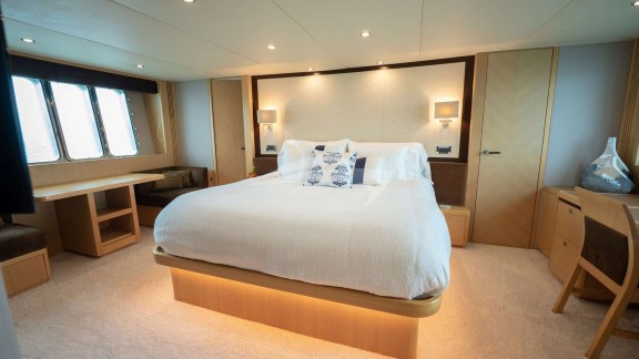 Image of NO CURFEW yacht #6