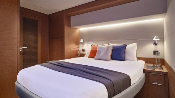 ncf1838-hdr-a4.jpg-900px