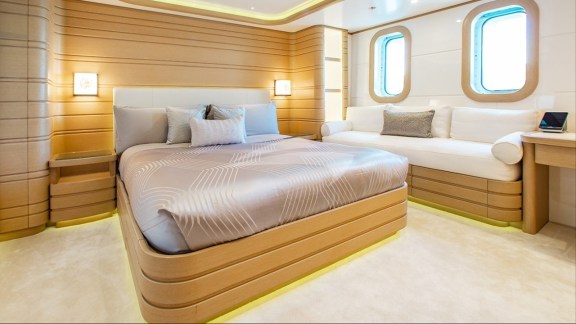 KING GUEST STATEROOM