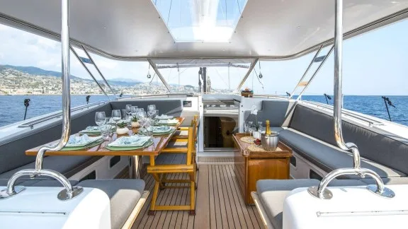 Cockpit to Stern