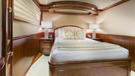 Image of FAR FROM IT yacht #12