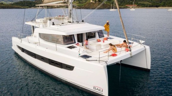 Side view / foredeck