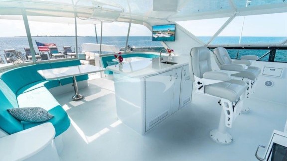 FLYBRIDGE DINING & BAR