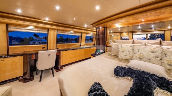 Fly bridge master stateroom