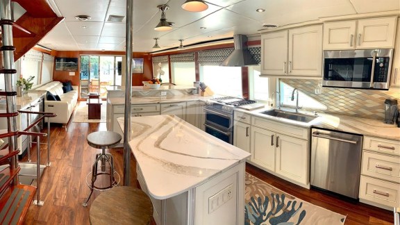 Image of CHASER yacht #4