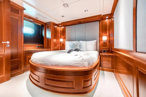 Image of ARTHUR’S WAY yacht #32