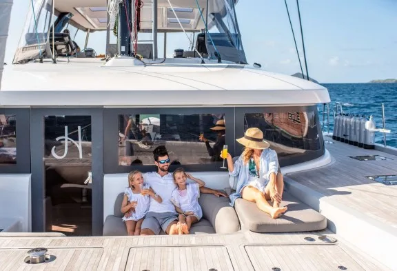 JUSTIFIED HORIZONS Foredeck