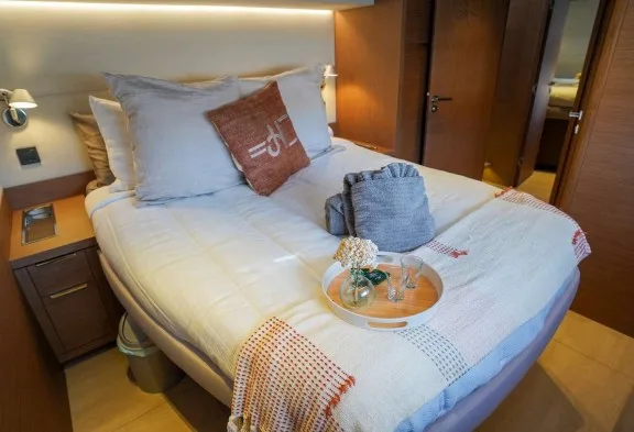 JUSTIFIED HORIZONS Guest Cabin
