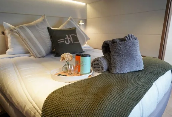 JUSTIFIED HORIZONS Guest Cabin